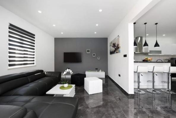 Image No.6-3 Bed Property for sale