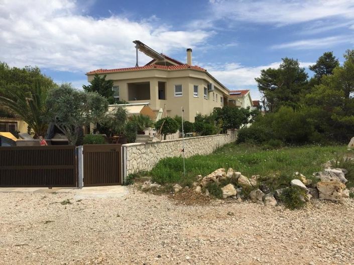 Image No.2-8 Bed Property for sale