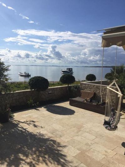 Image No.22-8 Bed Property for sale