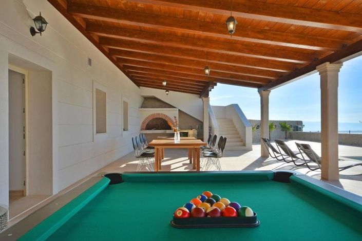 Image No.13-8 Bed Property for sale