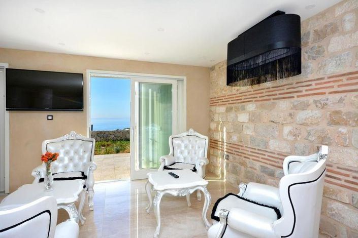 Image No.21-8 Bed Property for sale