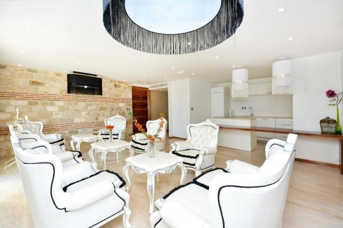 Image No.23-8 Bed Property for sale