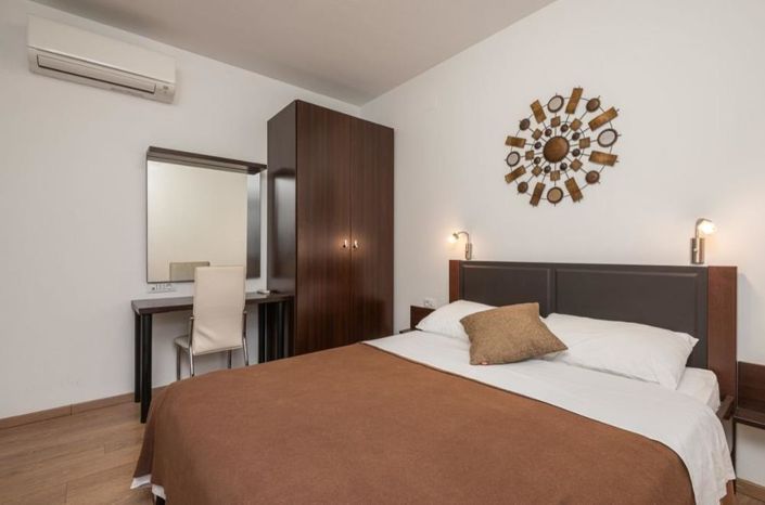 Image No.11-11 Bed Property for sale