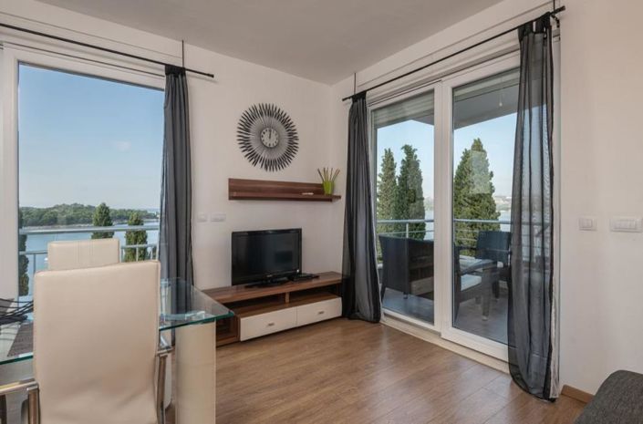 Image No.17-11 Bed Property for sale