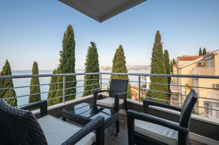 Image No.18-11 Bed Property for sale