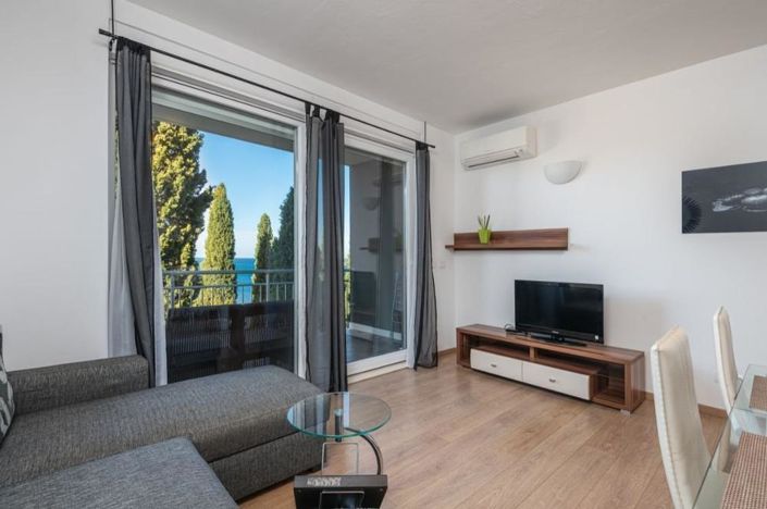 Image No.20-11 Bed Property for sale