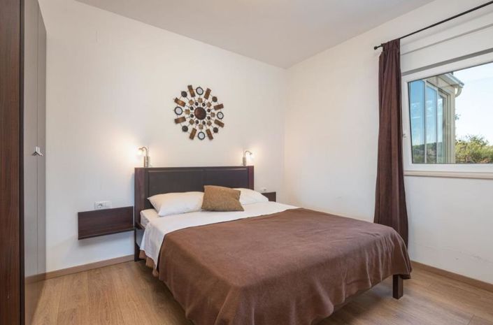 Image No.21-11 Bed Property for sale