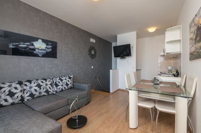 Image No.22-11 Bed Property for sale