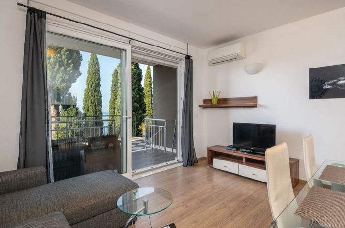 Image No.9-11 Bed Property for sale