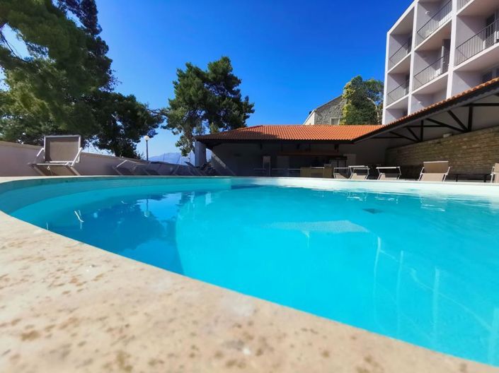 Image No.1-45 Bed Property for sale