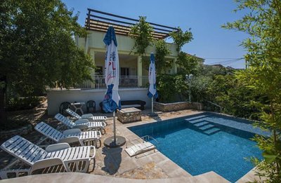 1 - Sutivan, Property