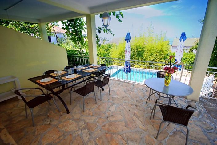 Image No.12-5 Bed Property for sale