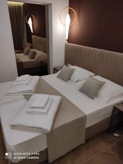 Image No.10-13 Bed Property for sale