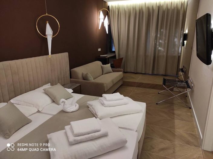 Image No.14-13 Bed Property for sale