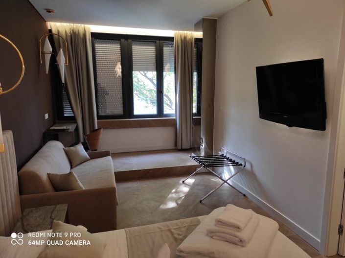 Image No.18-13 Bed Property for sale