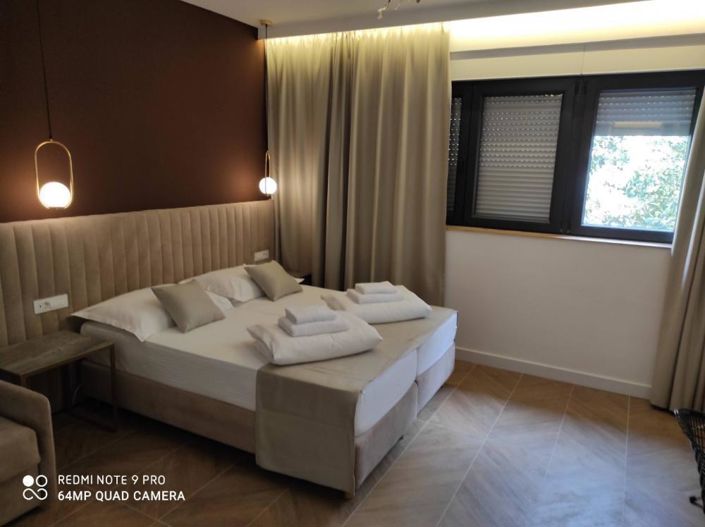 Image No.20-13 Bed Property for sale