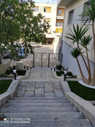 Image No.5-13 Bed Property for sale