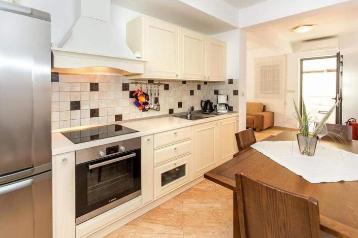 Image No.10-13 Bed Property for sale