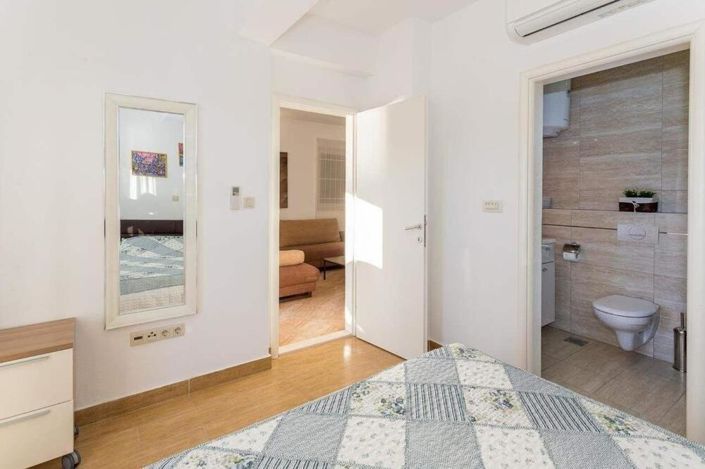 Image No.12-13 Bed Property for sale