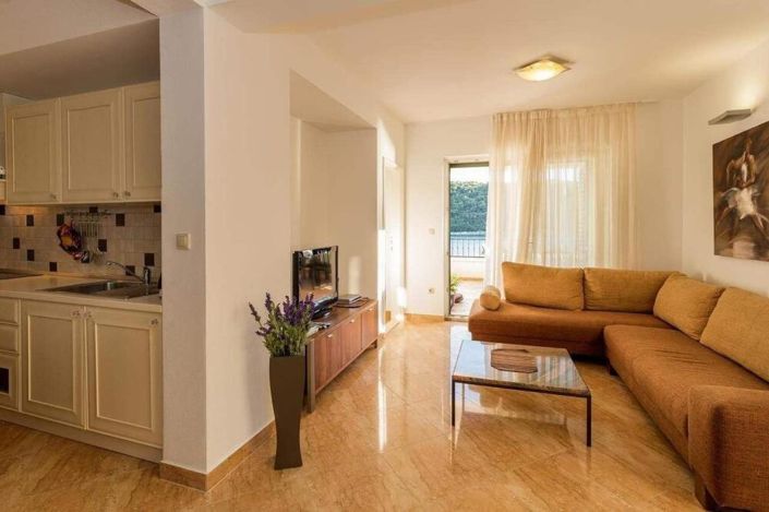 Image No.23-13 Bed Property for sale