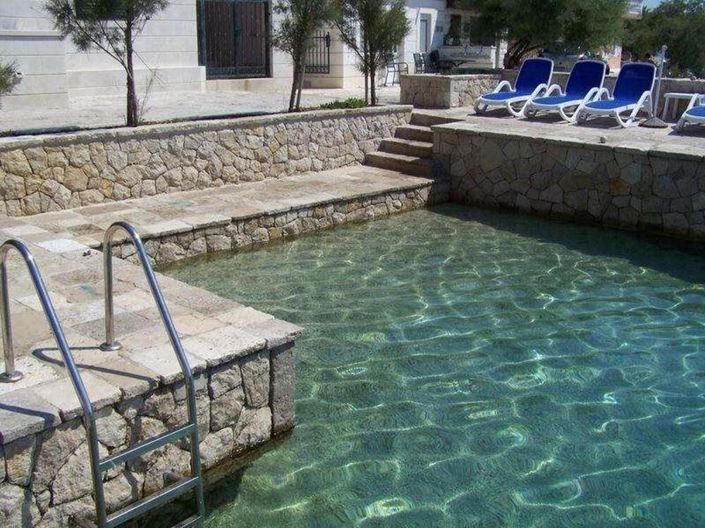 Image No.8-13 Bed Property for sale