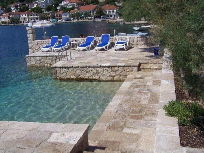 Image No.9-13 Bed Property for sale