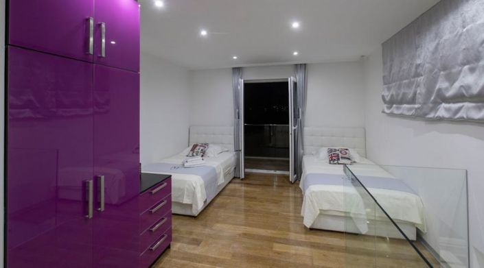 Image No.13-5 Bed Property for sale