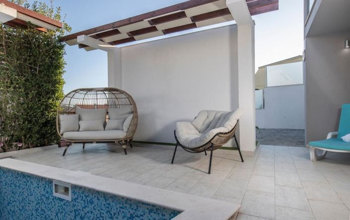 Image No.22-5 Bed Property for sale