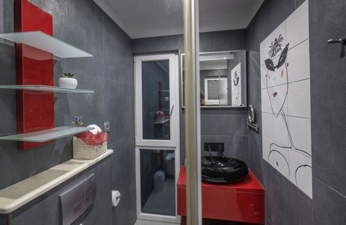 Image No.8-5 Bed Property for sale