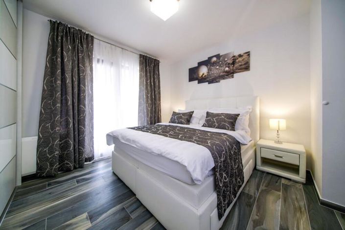 Image No.15-4 Bed Property for sale