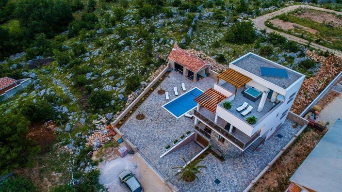 Image No.2-4 Bed Property for sale