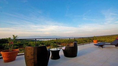 1 - Sutivan, Property