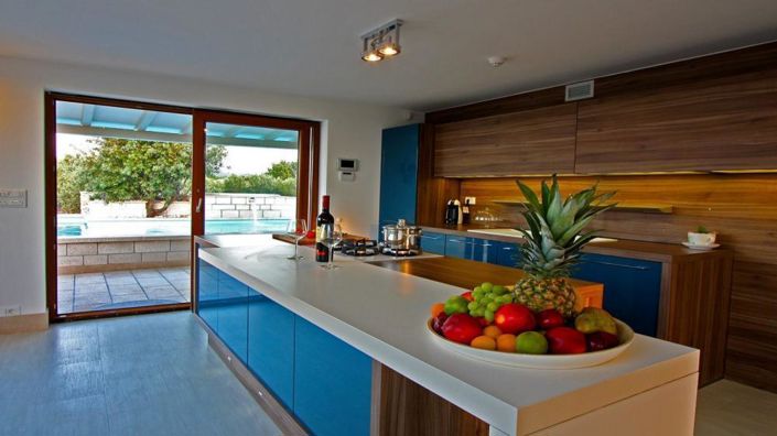 Image No.12-3 Bed Property for sale