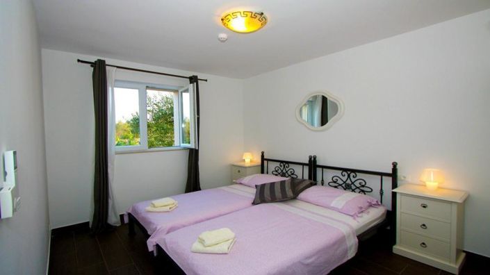 Image No.14-3 Bed Property for sale