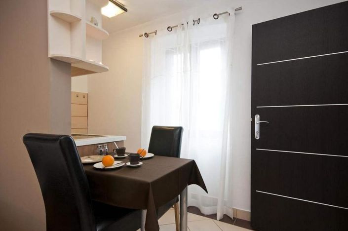 Image No.18-6 Bed Property for sale