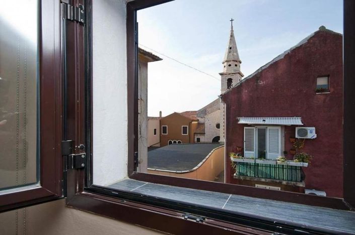 Image No.2-6 Bed Property for sale