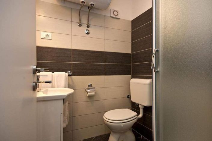 Image No.4-6 Bed Property for sale