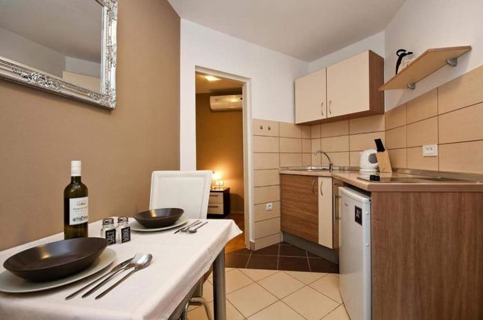 Image No.6-6 Bed Property for sale