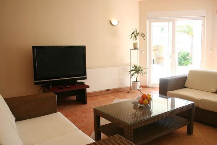 Image No.12-8 Bed Property for sale