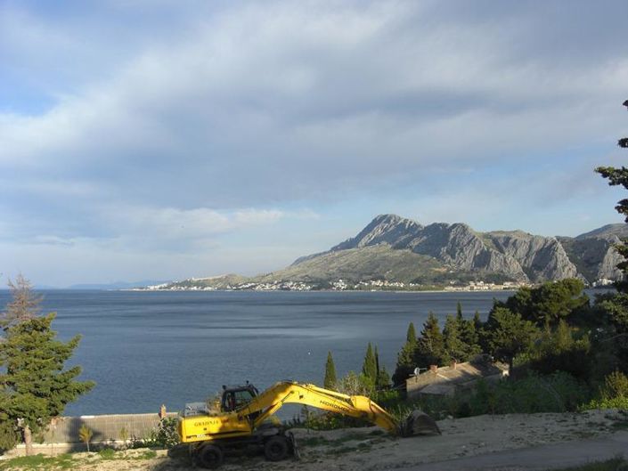 Image No.24-8 Bed Property for sale