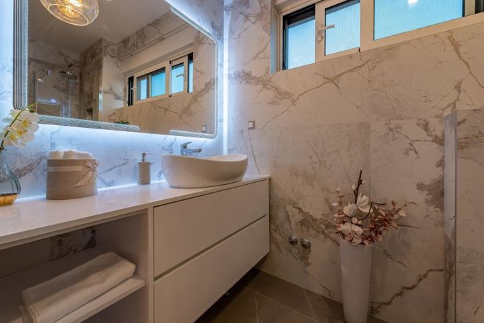 Image No.12-4 Bed Property for sale