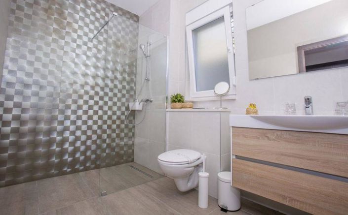 Image No.8-4 Bed Property for sale