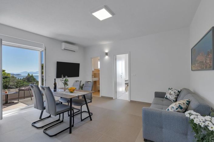 Image No.19-5 Bed Property for sale