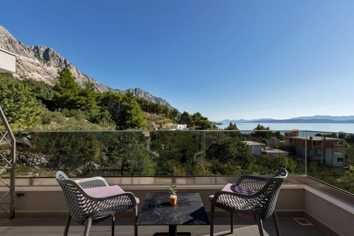 Image No.20-5 Bed Property for sale