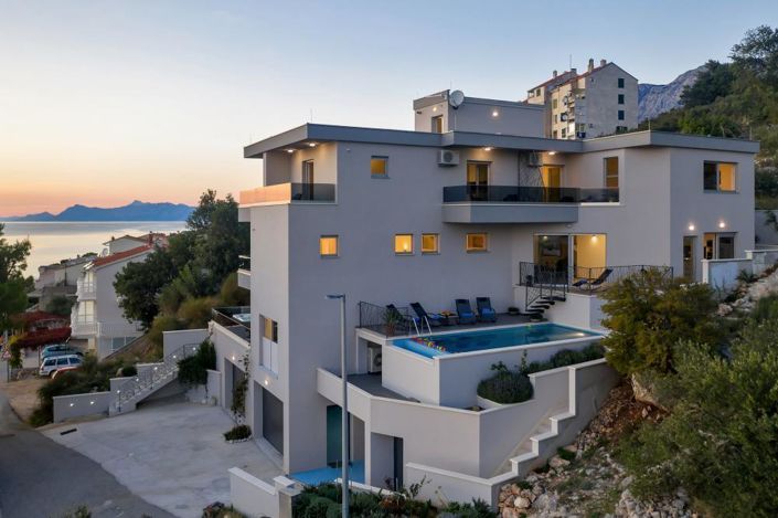 Image No.3-5 Bed Property for sale