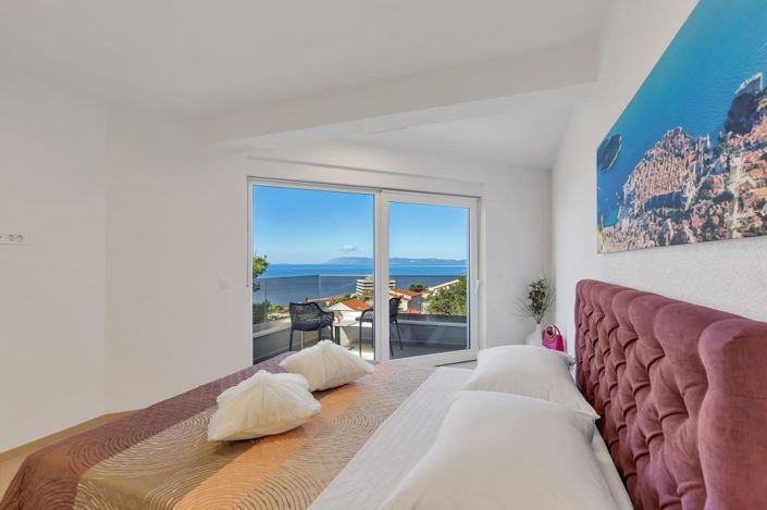 Image No.6-5 Bed Property for sale