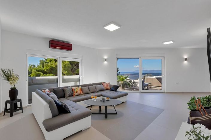 Image No.9-5 Bed Property for sale