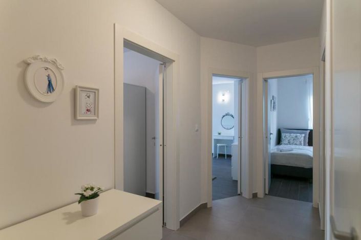 Image No.8-4 Bed Property for sale