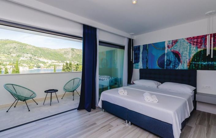 Image No.16-4 Bed Property for sale