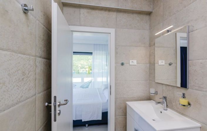 Image No.22-4 Bed Property for sale